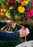 Herbststrauß binden : 6/7