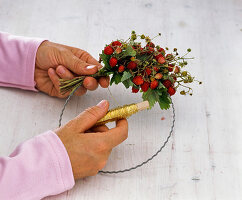 Wreath of wild strawberries (2/3)