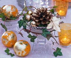 Pine cone gilded with gold leaf (4/4)