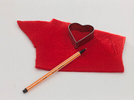 Rose bouquet with red felt hearts