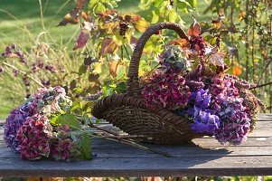 Autumn bouquet with hydrangea blossoms (1/2)