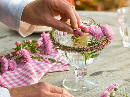 Windlicht mit chrysanthemen und heide (2/3)