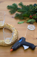 Advent wreath with cinnamon sticks and orange slices (2/5)