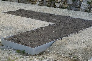 Blumenbeet mit Alurahmen