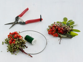 Wreath of rowan berries and elderberries (2/3)