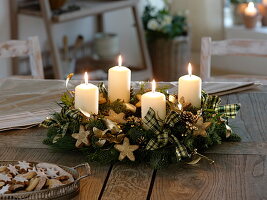 Advent wreath made of Abies procera (Nobilistanne), Buxus (Buchs), Pinus