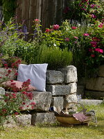 Dry wall of granite blocks with seating niche