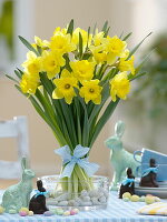 Standing bouquet of Narcissus 'Dutch Master' (daffodils, daffodils)