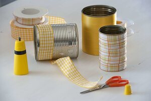 Tin cans jazzed up with ribbon in yellow and orange (2/3)