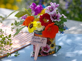 Small bouquet of flowers with edible flowers