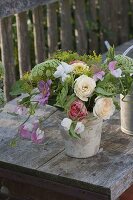 Bouquet of pink (roses), Lathyrus odoratus (sweet pea), Ammi majus