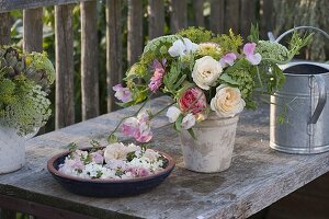 Bouquet of pink (roses), Lathyrus odoratus (sweet pea), Ammi majus