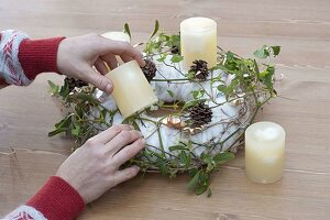 Advent wreath with wool and mistletoe (5/6)