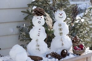 Mini-Schneemänner mit Natur - Deko 6/6