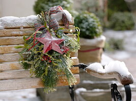 Small bouquet of Pinus (pine), Viscum album (mistletoe) and Cotoneaster