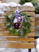 Mixed wreath of Pinus (silk pine), Hedera (ivy) and Cladonia