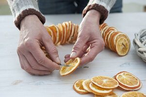 Duftender Kranz aus getrockneten Orangenscheiben 3/5