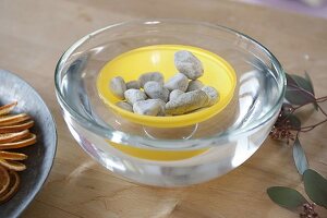 Homemade ice lanterns with orange slices 2/6