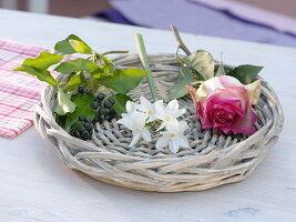 Ingredients for scented bouquets with roses