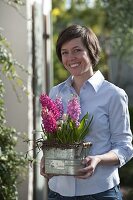 Woman with Hyacinthus hybrid (Hyacinths) and Muscari 'White Magic'