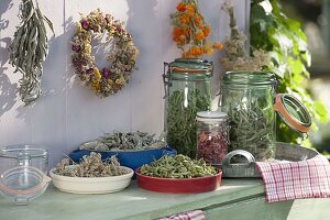 Prepare dried tea herbs and put them in cans and glasses