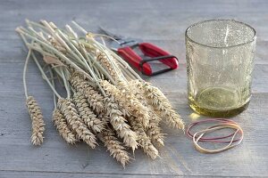 Small Thanksgiving bouquets in wheat-clad glasses