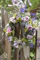 Flower wreath on the fence: Rosa (roses), Alchemilla (lady's mantle), Nigella