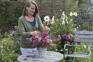 Put a bouquet of the last garden flowers