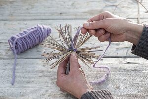 Make stars and balls for the Christmas decoration yourself