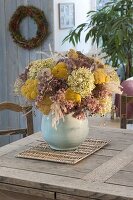 Bouquet of dried flowers of Achillea (yarrow), Eupatorium (water astragalus)