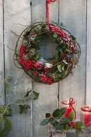 Wreath of round-bent vine of Rosa (Rose), Ilex (holly)