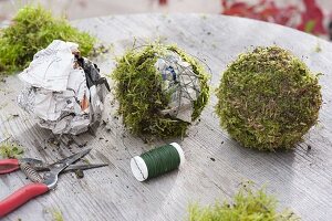 Floristic decorations with finds from the autumn forest