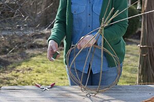 Making a globe basket as a hanging flower basket