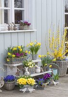 Osterterrasse mit selbstgebauter Blumentreppe