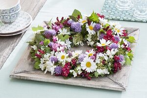 Colorful Wreath of Leucanthemum (Marguerite), Weigelia (Weigelia)