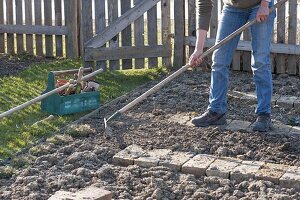 Prepare soil before sowing vegetables