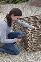 Gravel terrassse with raised beds made of hazelnut rods