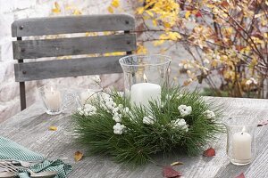 Pinus and Symphoricarpos cottage wreath