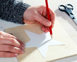 Homemade wooden star (4 steps). Step 1: Draw the star on a wooden board