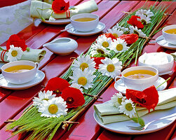 Table runner made of barley and poppy