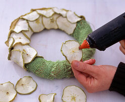 Apple slice wreath (2/3)