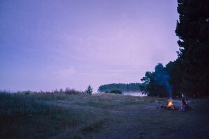 Lagerfeuer auf der Insel Öland, Südschweden