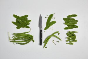 Sugar snaps and green beans being washed and chopped (step by step)