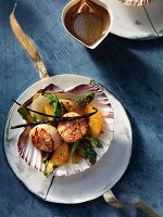 Scallops with asparagus and orange dressing