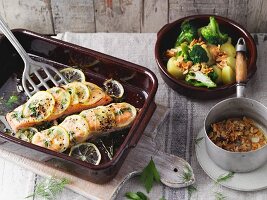 Oven-baked lemon salmon (Sirtfood)