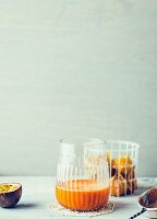 Passionsfrucht-Physalis-Drink
