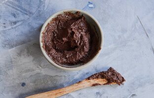 Nuss-Nougat-Creme aus Trockenpflaumen, Kakao und Haselnüssen (zuckerfrei)