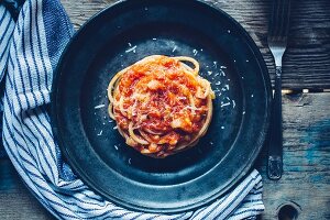 Spaghetti Amatriciana mit Tomaten und Speck