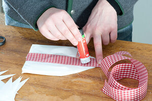 Papierstern aus Butterbrottueten basteln