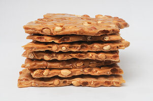 Nut-caramel brittle